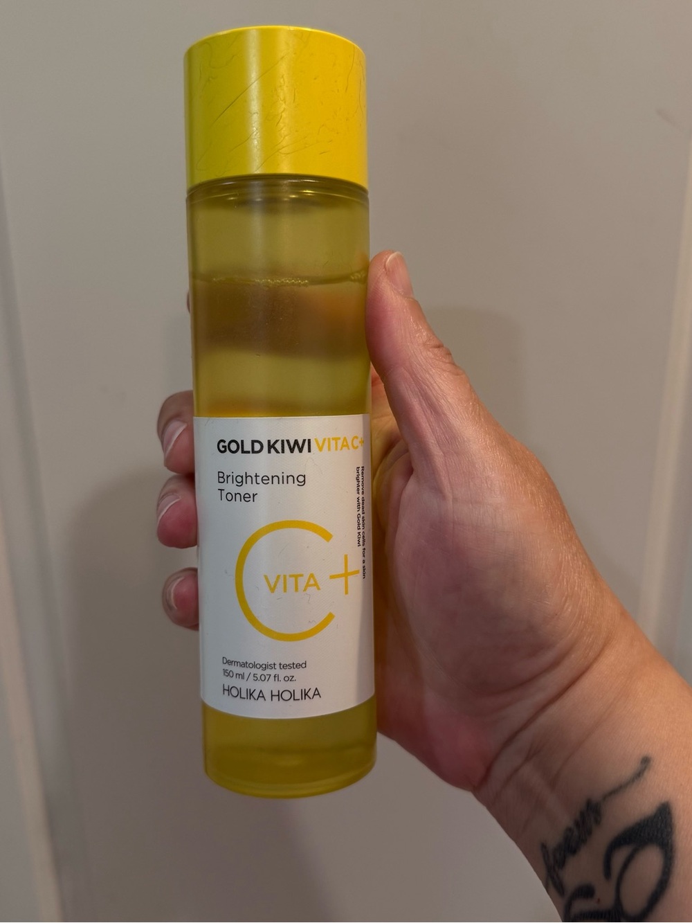 Holika Holika Gold Kiwi Vita C Brightening Toner - Yellow and Vita B3 Source